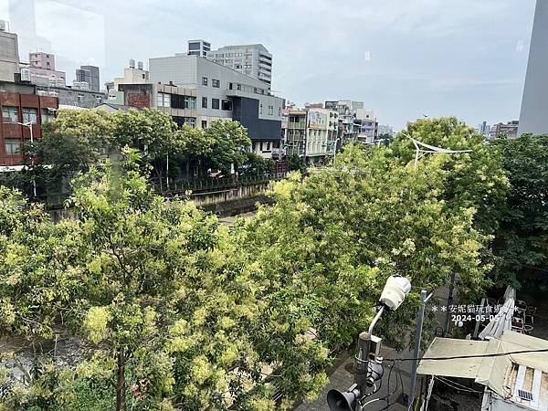 中壢老街溪邊最美老宅咖啡廳！小舊閣樓Glow白天咖啡夜晚餐酒館超Chill。