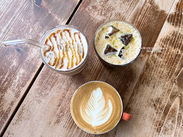 中壢老街溪邊最美老宅咖啡廳！小舊閣樓Glow白天咖啡夜晚餐酒館超Chill。