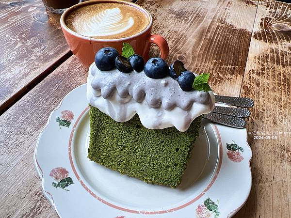 中壢老街溪邊最美老宅咖啡廳！小舊閣樓Glow白天咖啡夜晚餐酒館超Chill。