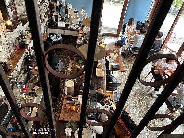 中壢老街溪邊最美老宅咖啡廳！小舊閣樓Glow白天咖啡夜晚餐酒館超Chill。