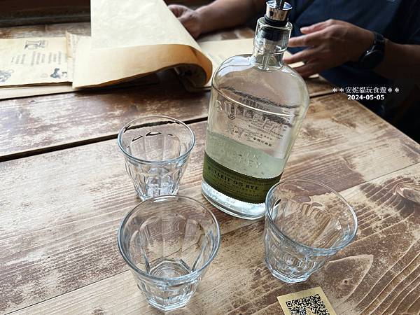 中壢老街溪邊最美老宅咖啡廳！小舊閣樓Glow白天咖啡夜晚餐酒館超Chill。