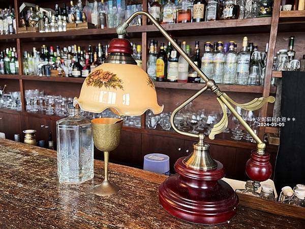 中壢老街溪邊最美老宅咖啡廳！小舊閣樓Glow白天咖啡夜晚餐酒館超Chill。