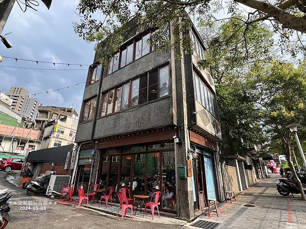 中壢老街溪邊最美老宅咖啡廳！小舊閣樓Glow白天咖啡夜晚餐酒館超Chill。