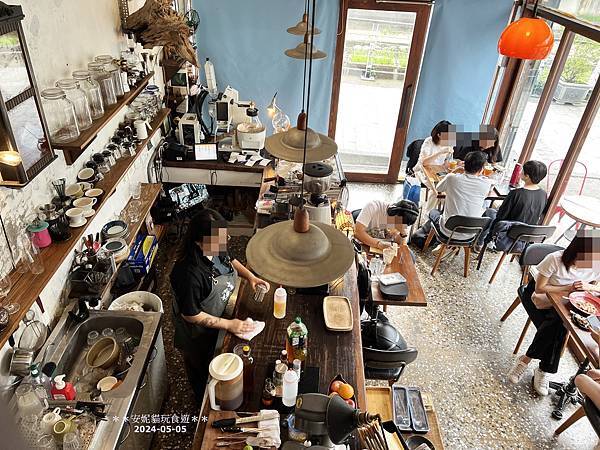 中壢老街溪邊最美老宅咖啡廳！小舊閣樓Glow白天咖啡夜晚餐酒館超Chill。