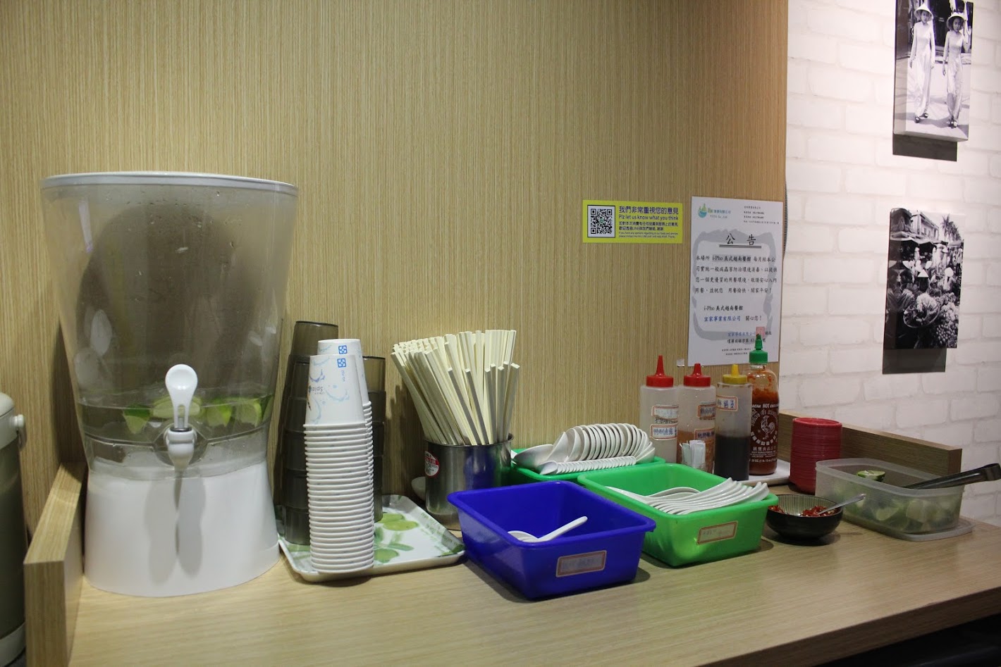 I-PHO 美式越南河粉｜醬料自助區