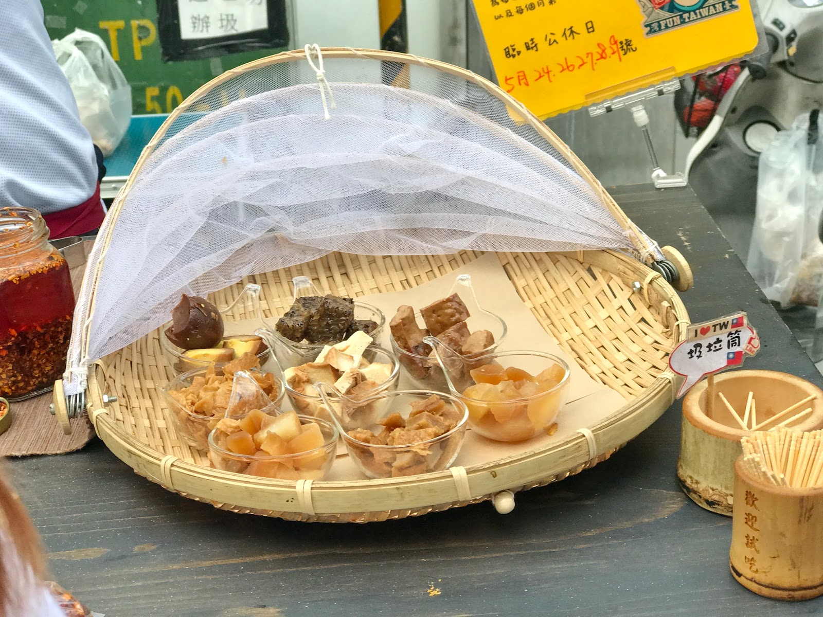 [高雄美食]鳳山黃家蜂蜜滷味~新鮮又便宜的滷味~近鳳山捷運站~手機食記~