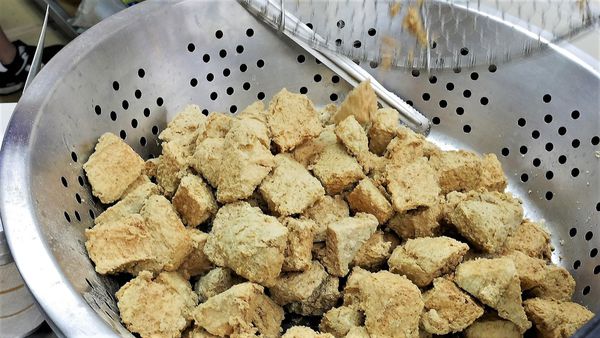 【台南市-安平區】用最天然A蔬菜自然發酵浸泡的『京典酵素臭豆腐-安平旗艦店』~熊天然、熊實在、熊安心啦！現在更推出臭豆腐湯鍋喔>▽<