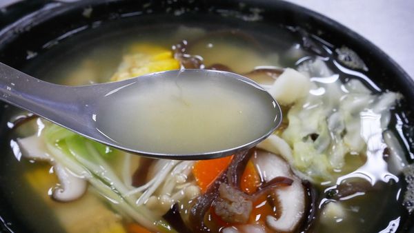 【台南市-安平區】用最天然A蔬菜自然發酵浸泡的『京典酵素臭豆腐-安平旗艦店』~熊天然、熊實在、熊安心啦！現在更推出臭豆腐湯鍋喔>▽<