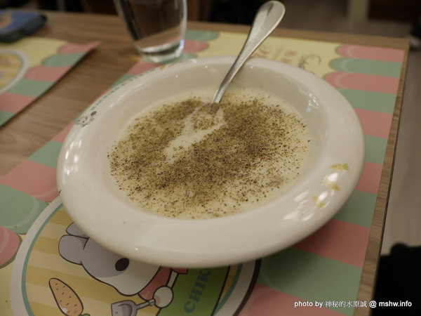 ㄇㄚˊ幾兔 主題餐廳:【食記】新北ㄇㄚˊ幾兔主題餐廳-麻吉兔廚房 Machico Kitchen@板橋大遠百&板橋車站 : 只推義大利麵, 份量多些會更好