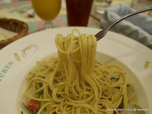 ㄇㄚˊ幾兔 主題餐廳:【食記】新北ㄇㄚˊ幾兔主題餐廳-麻吉兔廚房 Machico Kitchen@板橋大遠百&板橋車站 : 只推義大利麵, 份量多些會更好