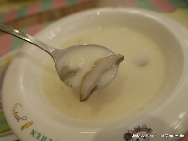 ㄇㄚˊ幾兔 主題餐廳:【食記】新北ㄇㄚˊ幾兔主題餐廳-麻吉兔廚房 Machico Kitchen@板橋大遠百&板橋車站 : 只推義大利麵, 份量多些會更好