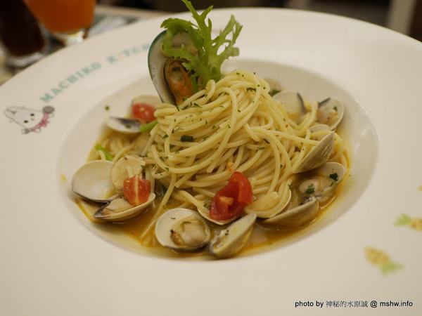 ㄇㄚˊ幾兔 主題餐廳:【食記】新北ㄇㄚˊ幾兔主題餐廳-麻吉兔廚房 Machico Kitchen@板橋大遠百&板橋車站 : 只推義大利麵, 份量多些會更好