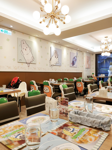 ㄇㄚˊ幾兔 主題餐廳：♪板橋站。ㄇㄚˊ幾兔 主題餐廳♬ LINE人氣貼圖化身美味幾蛋糕(文內附菜單)