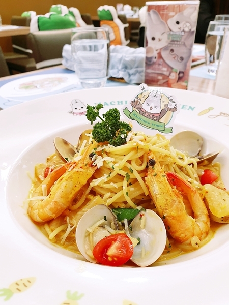 ㄇㄚˊ幾兔 主題餐廳：♪板橋站。ㄇㄚˊ幾兔 主題餐廳♬ LINE人氣貼圖化身美味幾蛋糕(文內附菜單)