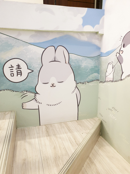 ㄇㄚˊ幾兔 主題餐廳：♪板橋站。ㄇㄚˊ幾兔 主題餐廳♬ LINE人氣貼圖化身美味幾蛋糕(文內附菜單)