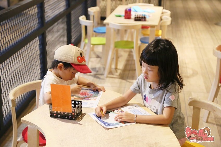 【台南景點】台南最大最好玩的親子餐廳,大人小孩放風整天的好去處:奇美食品幸福工廠 - 熱血玩台南。跳躍新世界