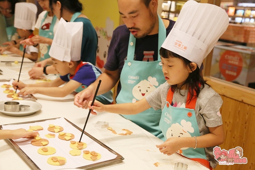 【台南景點】台南最大最好玩的親子餐廳,大人小孩放風整天的好去處:奇美食品幸福工廠 - 熱血玩台南。跳躍新世界