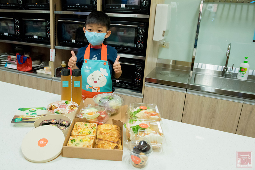 【臺南景點】一起做便當幸福野餐去｜超人氣親子野餐趣｜自己DIY場次限定｜大甲芋頭生吐司正式推出｜親子景點互動遊戲~~奇美食品幸福工廠 - 南人幫