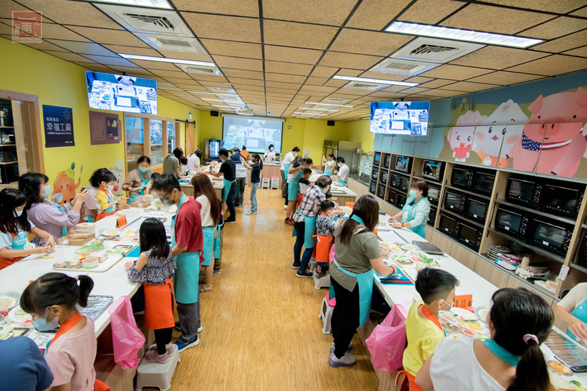【臺南景點】一起做便當幸福野餐去｜超人氣親子野餐趣｜自己DIY場次限定｜大甲芋頭生吐司正式推出｜親子景點互動遊戲~~奇美食品幸福工廠 - 南人幫