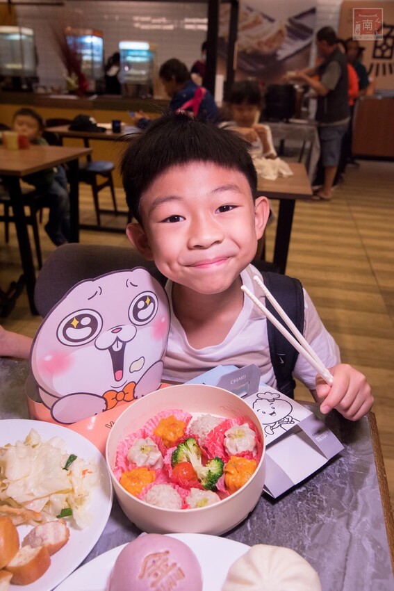 【臺南景點】2023年最Q聯名來了，跟著好想兔一起親子DIY手作野餐趣，加碼贈送好想兔週邊商品~奇美食品幸福工廠 - 南人幫