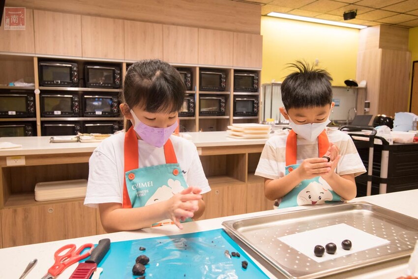 【臺南景點】2023年最Q聯名來了，跟著好想兔一起親子DIY手作野餐趣，加碼贈送好想兔週邊商品~奇美食品幸福工廠 - 南人幫