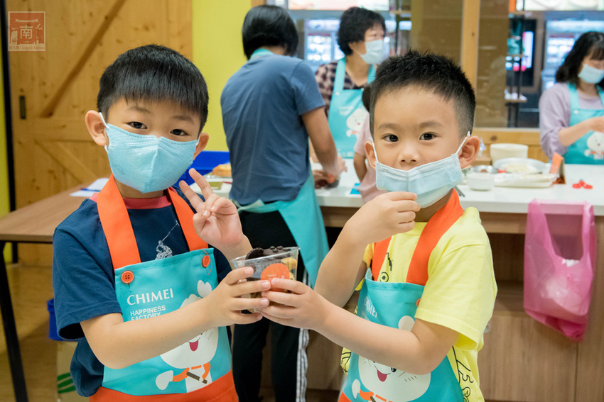 【臺南景點】一起做便當幸福野餐去｜超人氣親子野餐趣｜自己DIY場次限定｜大甲芋頭生吐司正式推出｜親子景點互動遊戲~~奇美食品幸福工廠 - 南人幫