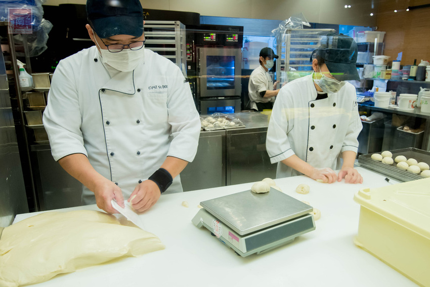 【臺南景點】一起做便當幸福野餐去｜超人氣親子野餐趣｜自己DIY場次限定｜大甲芋頭生吐司正式推出｜親子景點互動遊戲~~奇美食品幸福工廠 - 南人幫