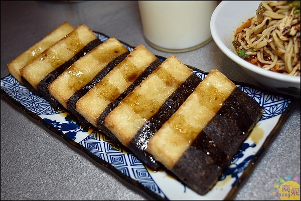 探魚：台中最文藝烤魚餐廳。探魚。大陸連鎖品牌在台唯一分店。份量多用料紮實CP值比較高@商妮吃喝遊樂