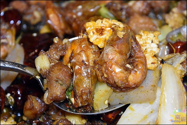 探魚：台中最文藝烤魚餐廳。探魚。大陸連鎖品牌在台唯一分店。份量多用料紮實CP值比較高@商妮吃喝遊樂