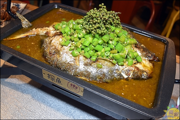 探魚：台中最文藝烤魚餐廳。探魚。大陸連鎖品牌在台唯一分店。份量多用料紮實CP值比較高@商妮吃喝遊樂