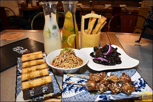 探魚：台中最文藝烤魚餐廳。探魚。大陸連鎖品牌在台唯一分店。份量多用料紮實CP值比較高@商妮吃喝遊樂