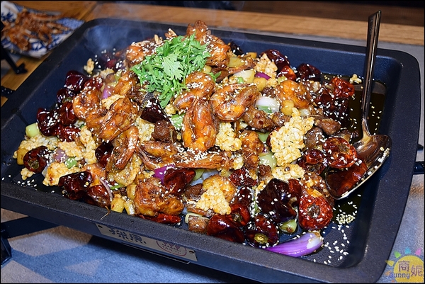 探魚：台中最文藝烤魚餐廳。探魚。大陸連鎖品牌在台唯一分店。份量多用料紮實CP值比較高@商妮吃喝遊樂