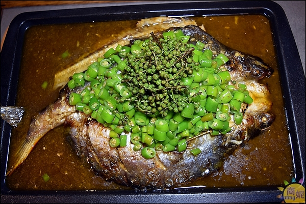 探魚：台中最文藝烤魚餐廳。探魚。大陸連鎖品牌在台唯一分店。份量多用料紮實CP值比較高@商妮吃喝遊樂