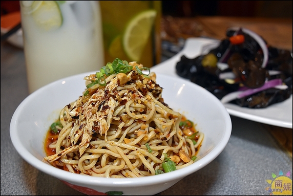 探魚：台中最文藝烤魚餐廳。探魚。大陸連鎖品牌在台唯一分店。份量多用料紮實CP值比較高@商妮吃喝遊樂