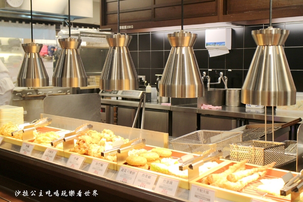 丸亀製麺(台北誠品生活西門店):西門町日式麵食/讚岐烏龍麵『丸亀製麺(誠品生活西門店)』牛丼/期間限定番茄雞肉烏龍麵/捷運西門站