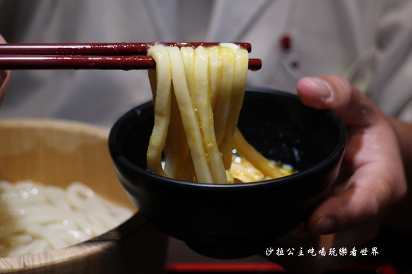 丸亀製麺(台北誠品生活西門店):西門町日式麵食/讚岐烏龍麵『丸亀製麺(誠品生活西門店)』牛丼/期間限定番茄雞肉烏龍麵/捷運西門站