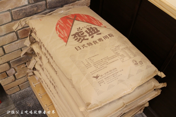 丸亀製麺(台北誠品生活西門店):西門町日式麵食/讚岐烏龍麵『丸亀製麺(誠品生活西門店)』牛丼/期間限定番茄雞肉烏龍麵/捷運西門站