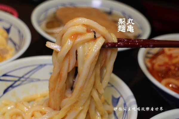 丸亀製麺(台北誠品生活西門店):西門町日式麵食/讚岐烏龍麵『丸亀製麺(誠品生活西門店)』牛丼/期間限定番茄雞肉烏龍麵/捷運西門站