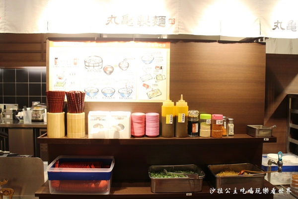 丸亀製麺(台北誠品生活西門店):西門町日式麵食/讚岐烏龍麵『丸亀製麺(誠品生活西門店)』牛丼/期間限定番茄雞肉烏龍麵/捷運西門站