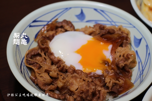 丸亀製麺(台北誠品生活西門店):西門町日式麵食/讚岐烏龍麵『丸亀製麺(誠品生活西門店)』牛丼/期間限定番茄雞肉烏龍麵/捷運西門站