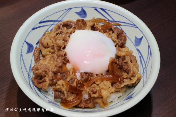 丸亀製麺(台北誠品生活西門店):西門町日式麵食/讚岐烏龍麵『丸亀製麺(誠品生活西門店)』牛丼/期間限定番茄雞肉烏龍麵/捷運西門站
