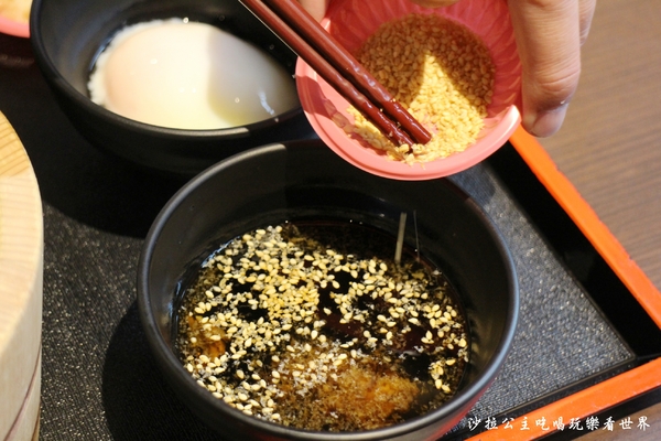 丸亀製麺(台北誠品生活西門店):西門町日式麵食/讚岐烏龍麵『丸亀製麺(誠品生活西門店)』牛丼/期間限定番茄雞肉烏龍麵/捷運西門站