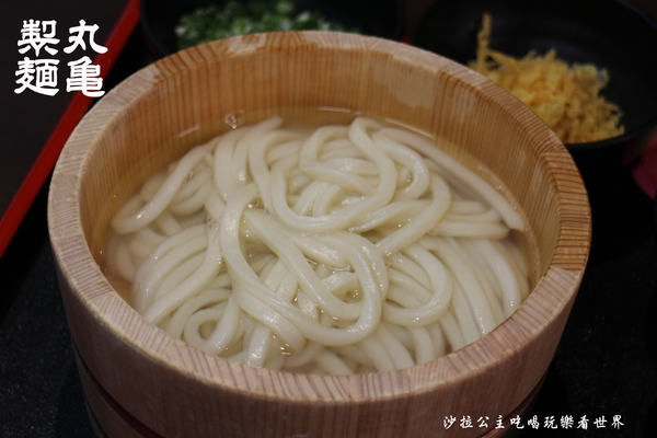 丸亀製麺(台北誠品生活西門店):西門町日式麵食/讚岐烏龍麵『丸亀製麺(誠品生活西門店)』牛丼/期間限定番茄雞肉烏龍麵/捷運西門站