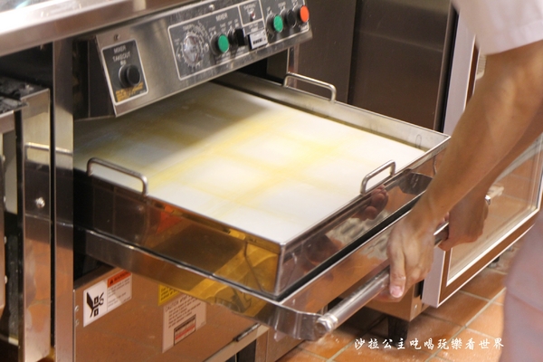 丸亀製麺(台北誠品生活西門店):西門町日式麵食/讚岐烏龍麵『丸亀製麺(誠品生活西門店)』牛丼/期間限定番茄雞肉烏龍麵/捷運西門站