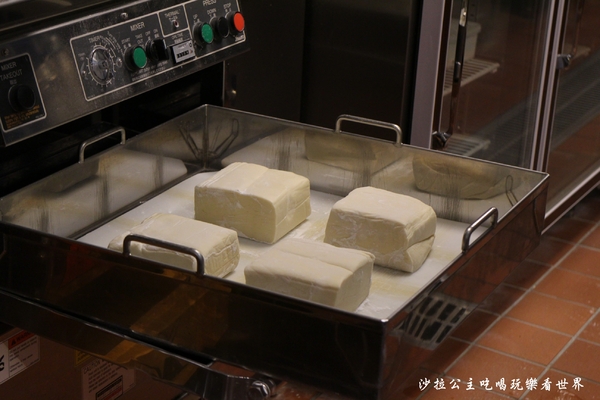 丸亀製麺(台北誠品生活西門店):西門町日式麵食/讚岐烏龍麵『丸亀製麺(誠品生活西門店)』牛丼/期間限定番茄雞肉烏龍麵/捷運西門站