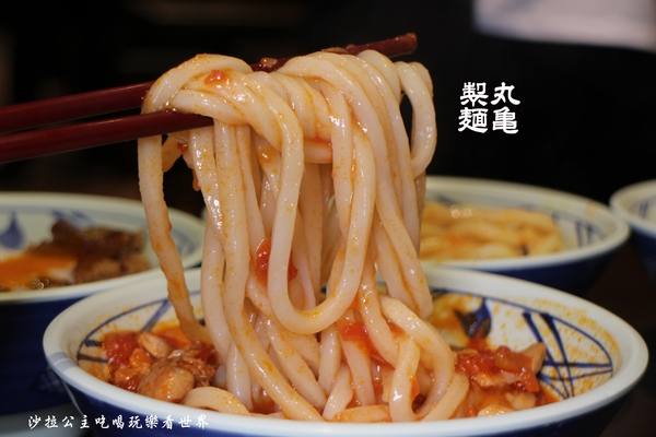 丸亀製麺(台北誠品生活西門店):西門町日式麵食/讚岐烏龍麵『丸亀製麺(誠品生活西門店)』牛丼/期間限定番茄雞肉烏龍麵/捷運西門站