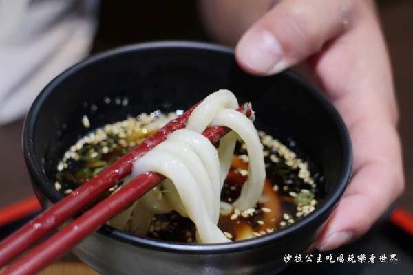 丸亀製麺(台北誠品生活西門店):西門町日式麵食/讚岐烏龍麵『丸亀製麺(誠品生活西門店)』牛丼/期間限定番茄雞肉烏龍麵/捷運西門站