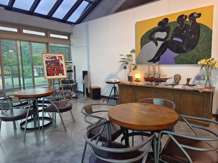 374181.jpg - 【台北.深坑】ARC CAFE玻璃屋+清水模景觀咖啡廳。寵物友善可落地可坐椅子+超寬大超舒適用餐環境