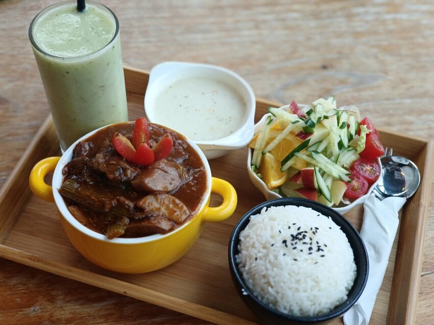 374171.jpg - 【台北.深坑】ARC CAFE玻璃屋+清水模景觀咖啡廳。寵物友善可落地可坐椅子+超寬大超舒適用餐環境