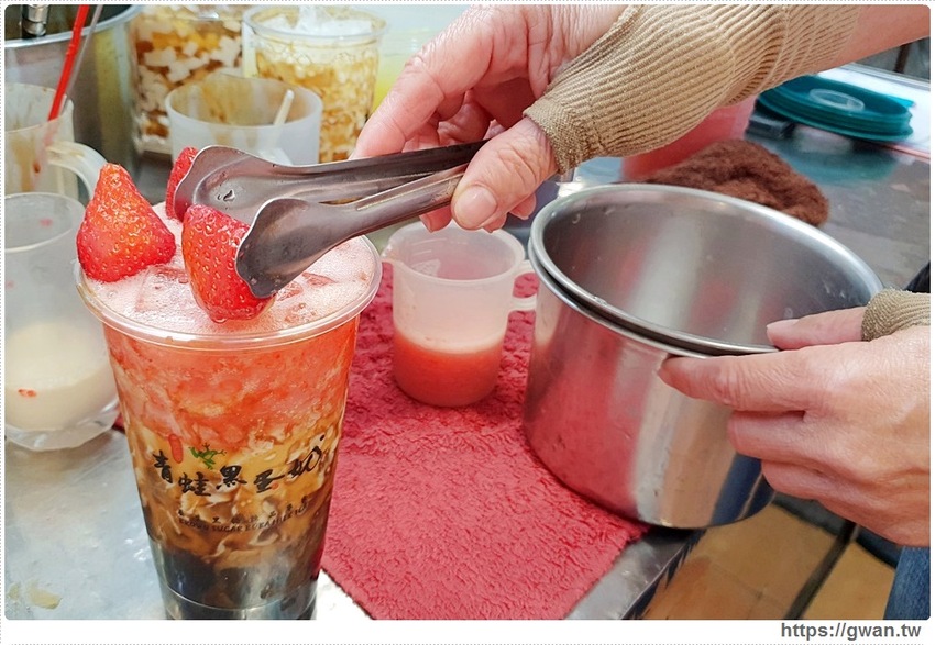 台南獨家限量草莓黑蛋奶!!冬季限定~新鮮草莓每顆只要1元喔!!